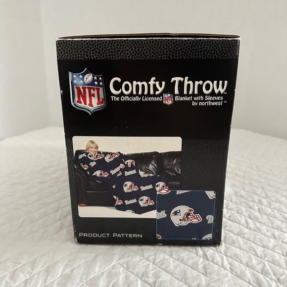 New England Patriots Comfy Throw Huddler Snuggie Style Blanket NFL Northwest - Picture 2 of 10